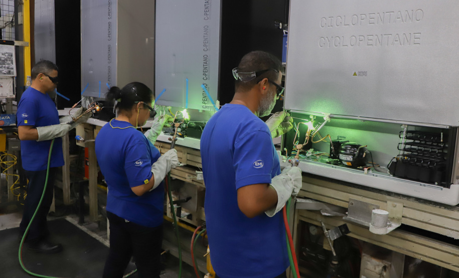 Produção de eletrodomésticos na fábrica da Electrolux em Curitiba: multinacional sueca vai expandir produção com nova planta em São José dos Pinhais.