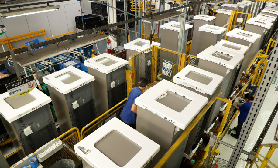 Produção de eletrodomésticos na fábrica da Electrolux em Curitiba: multinacional sueca vai expandir produção com nova planta em São José dos Pinhais.