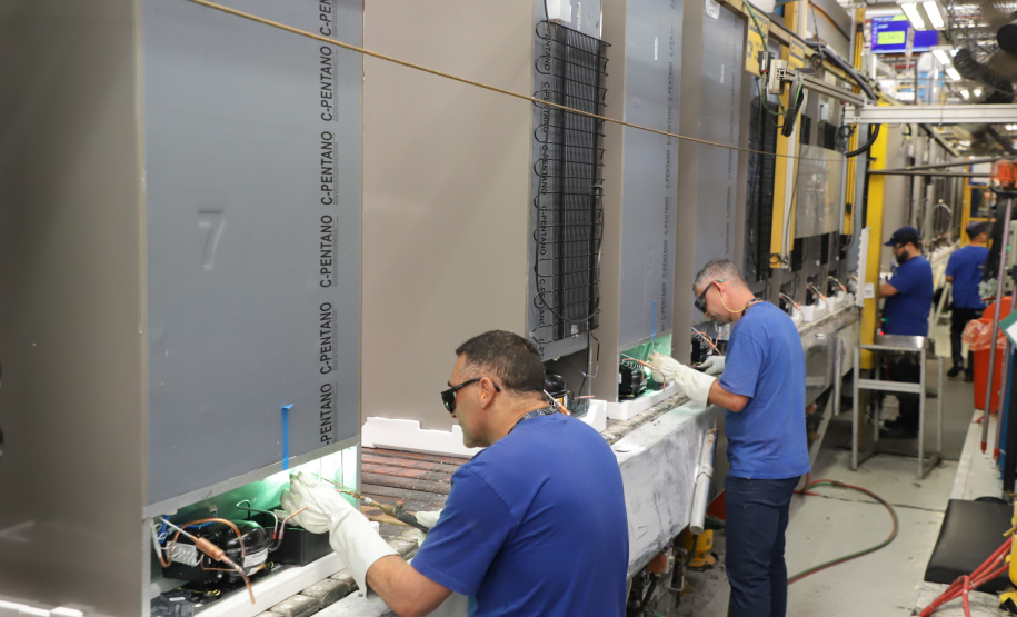 Produção de eletrodomésticos na fábrica da Electrolux em Curitiba: multinacional sueca vai expandir produção com nova planta em São José dos Pinhais.