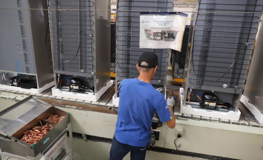 Produção de eletrodomésticos na fábrica da Electrolux em Curitiba: multinacional sueca vai expandir produção com nova planta em São José dos Pinhais.