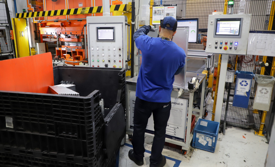 Produção de eletrodomésticos na fábrica da Electrolux em Curitiba: multinacional sueca vai expandir produção com nova planta em São José dos Pinhais.