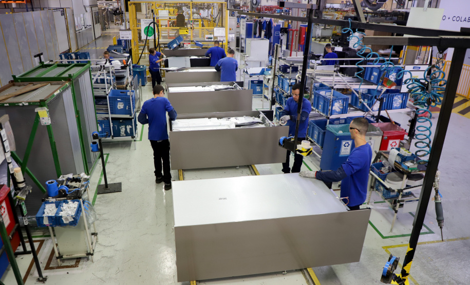 Produção de eletrodomésticos na fábrica da Electrolux em Curitiba: multinacional sueca vai expandir produção com nova planta em São José dos Pinhais.