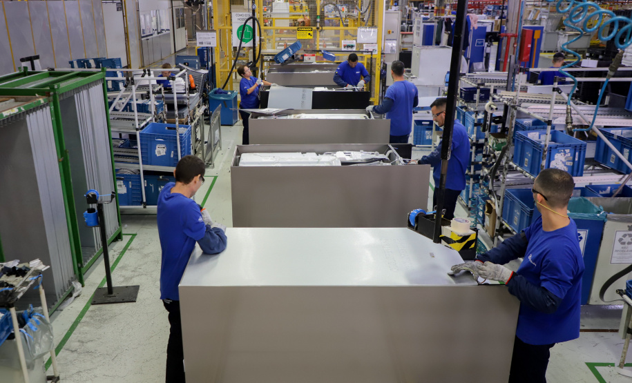 Produção de eletrodomésticos na fábrica da Electrolux em Curitiba: multinacional sueca vai expandir produção com nova planta em São José dos Pinhais.