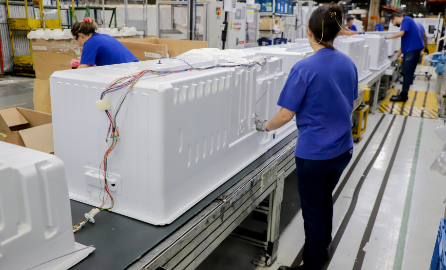 Produção de eletrodomésticos na fábrica da Electrolux em Curitiba: multinacional sueca vai expandir produção com nova planta em São José dos Pinhais.