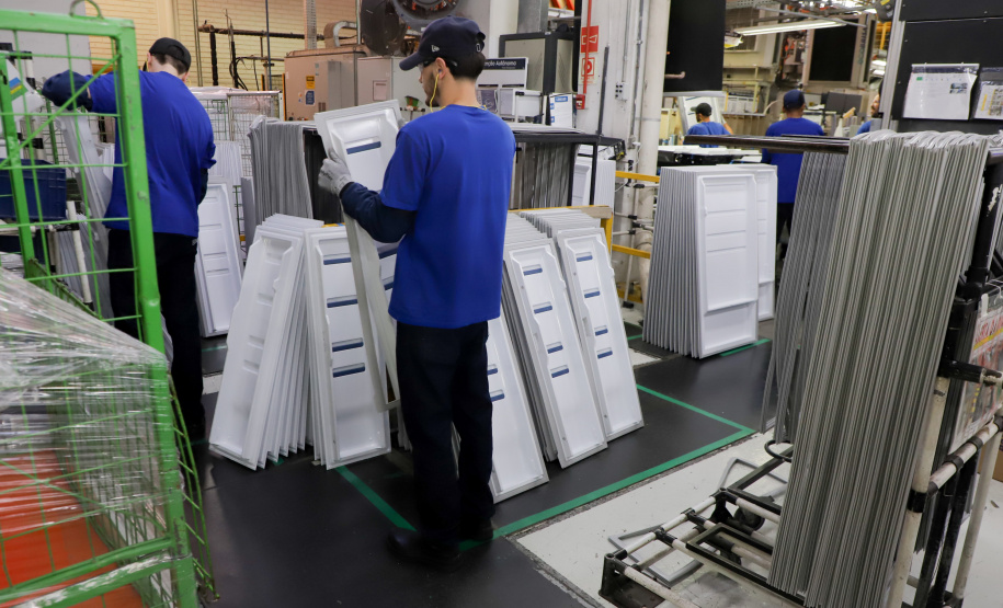 Produção de eletrodomésticos na fábrica da Electrolux em Curitiba: multinacional sueca vai expandir produção com nova planta em São José dos Pinhais.