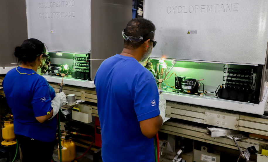 Produção de eletrodomésticos na fábrica da Electrolux em Curitiba: multinacional sueca vai expandir produção com nova planta em São José dos Pinhais.