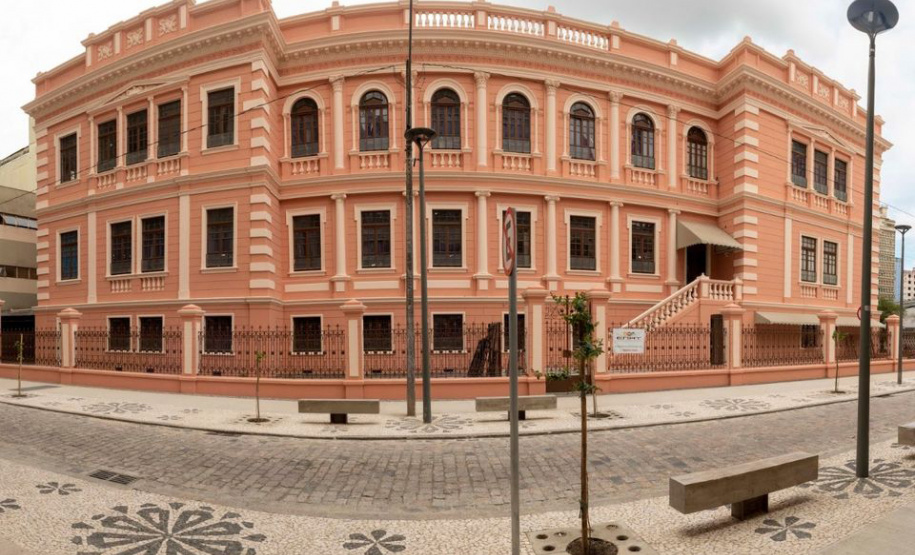 DOCENTES EM FORMAÇÃO ARTES PLÁSTICAS