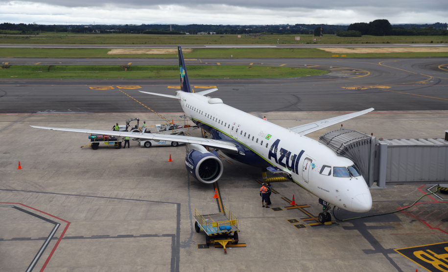 Primeiro voo direto do Paraguai desembarca lotado no Aeroporto Afonso Pena