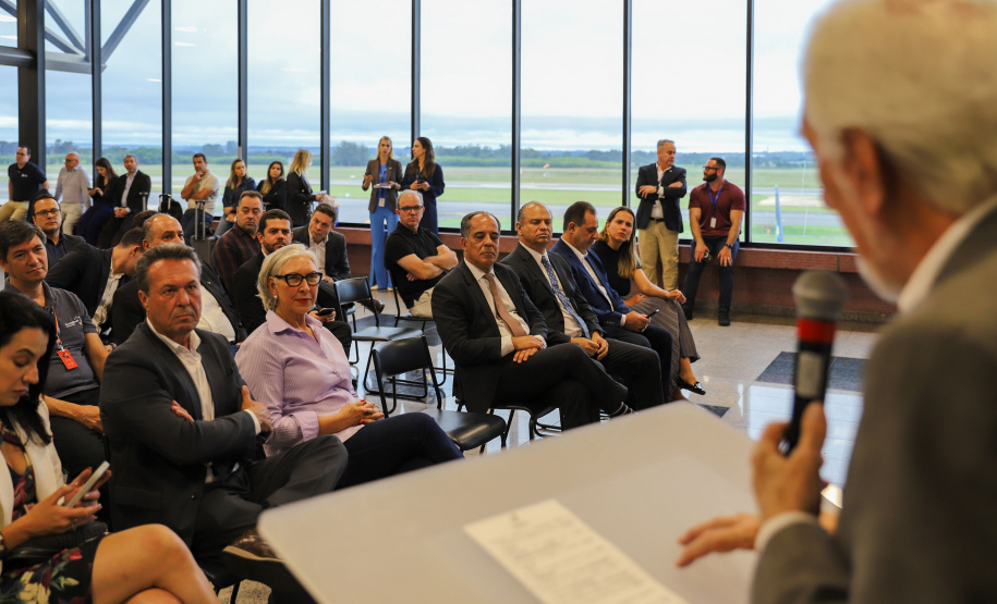 Primeiro voo direto do Paraguai desembarca lotado no Aeroporto Afonso Pena