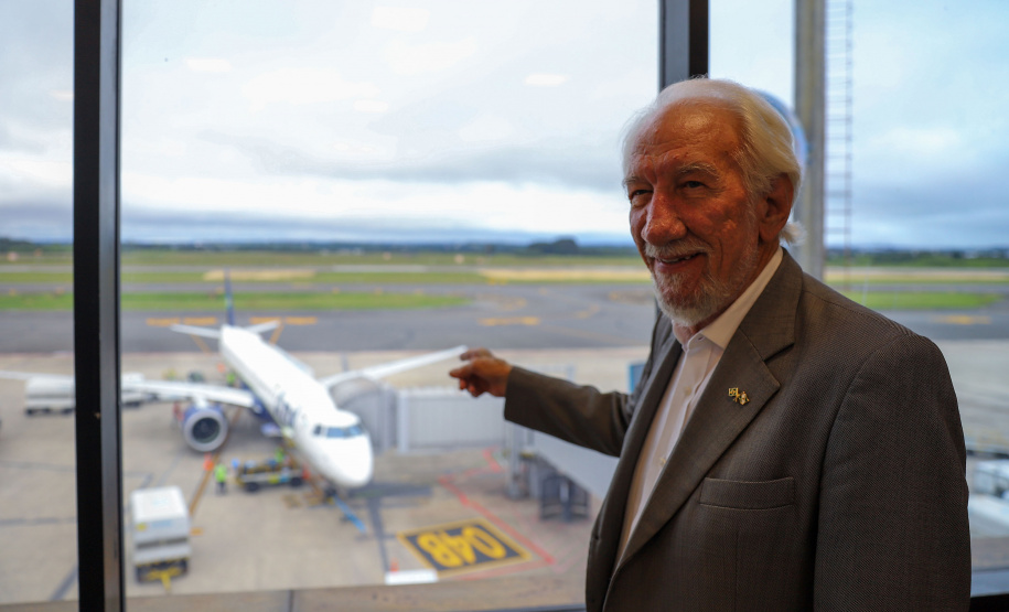 Primeiro voo direto do Paraguai desembarca lotado no Aeroporto Afonso Pena