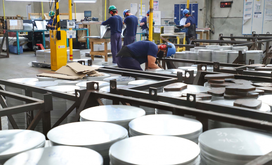 Paraná fecha 2024 com 4ª maior economia, desemprego em baixa e alta capacidade de pagamento