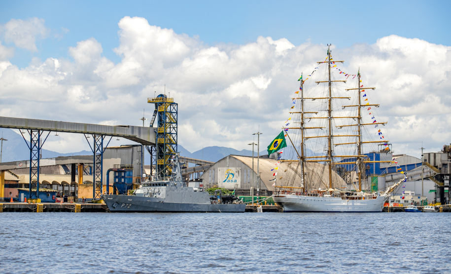 Veleiros da Marinha comemoram Dia do Marinheiro no Paraná