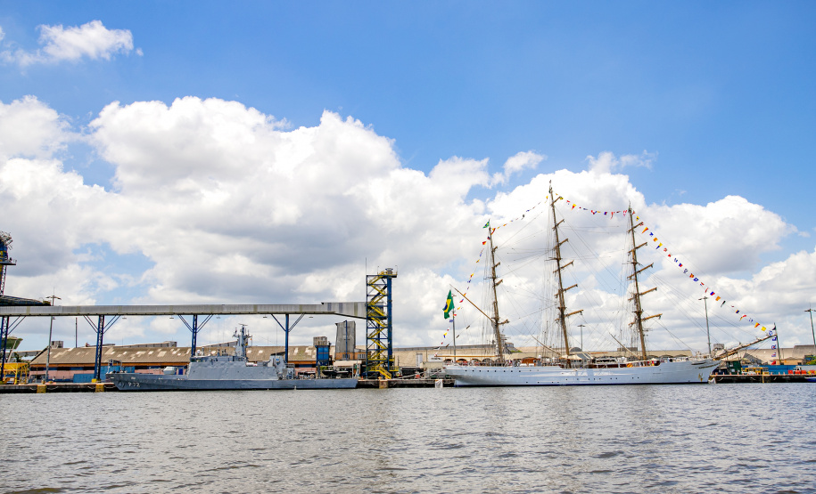 Veleiros da Marinha comemoram Dia do Marinheiro no Paraná