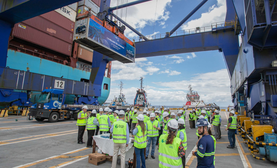 Porto de Paranaguá bate recorde histórico de movimentação de contêineres