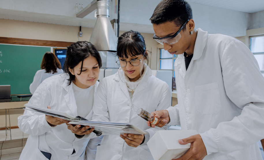 SEED SENAI AMPLIAM CURSOS TECNICOS