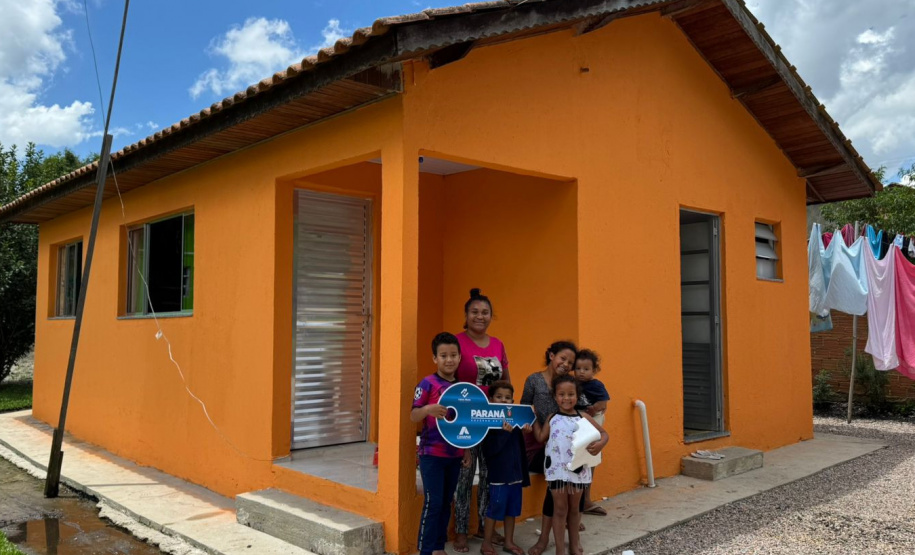 COHAPAR Entrega moradias urbanas e rurais (quilombolas) em Lapa