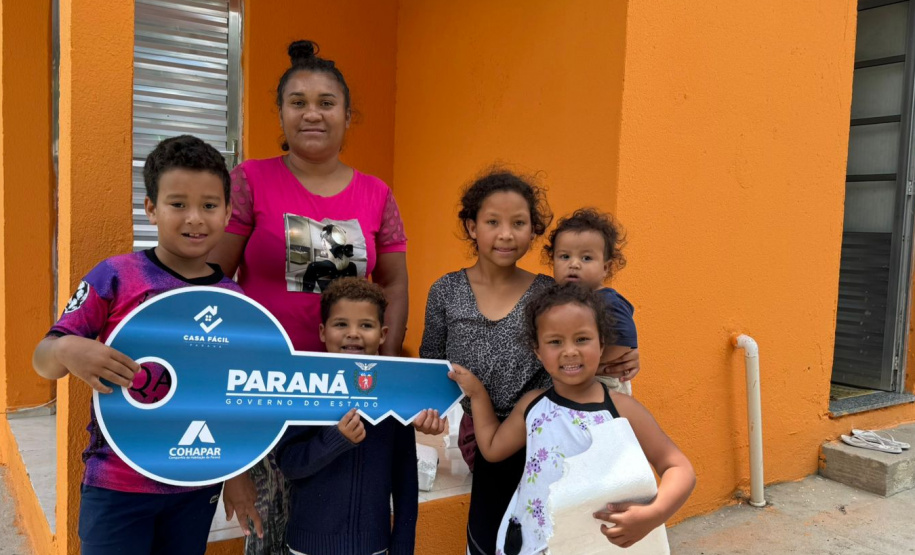 COHAPAR Entrega moradias urbanas e rurais (quilombolas) em Lapa