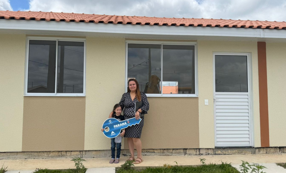 COHAPAR Entrega moradias urbanas e rurais (quilombolas) em Lapa