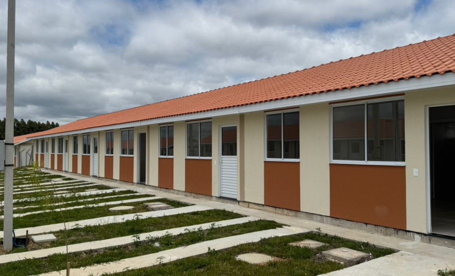 COHAPAR Entrega moradias urbanas e rurais (quilombolas) em Lapa
