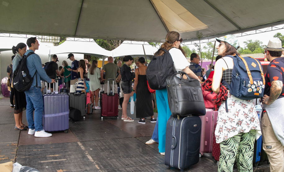 Paranaguá, 27 de dezembro de 2024 - O porto de Paranaguá recebe novo navio com turistas.