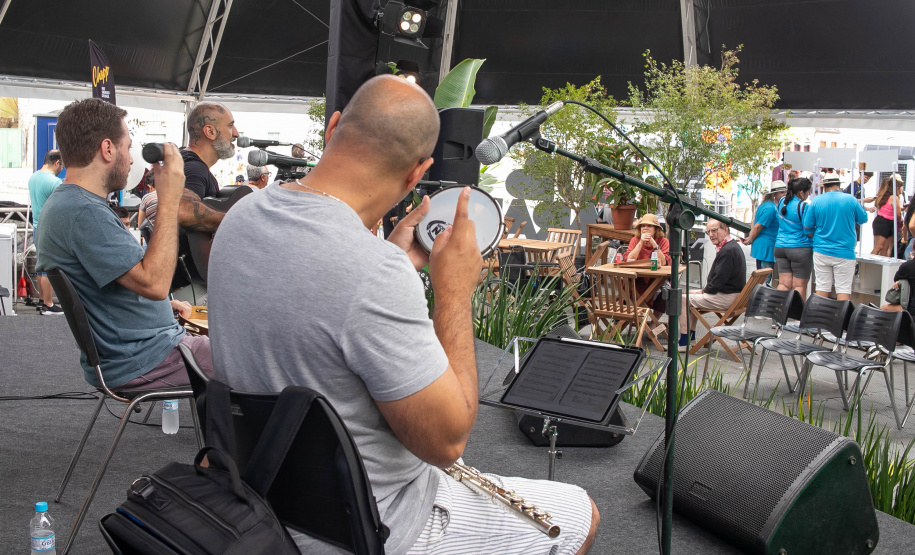 Paranaguá, 27 de dezembro de 2024 - O porto de Paranaguá recebe novo navio com turistas.