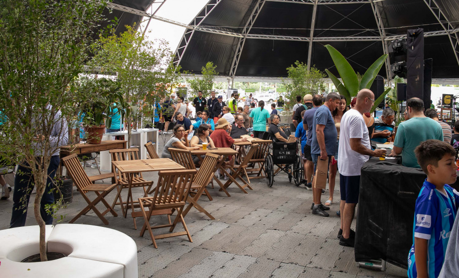 Paranaguá, 27 de dezembro de 2024 - O porto de Paranaguá recebe novo navio com turistas.