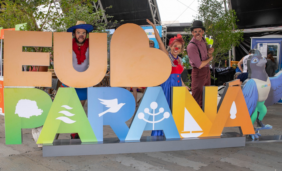 Paranaguá, 27 de dezembro de 2024 - O porto de Paranaguá recebe novo navio com turistas.