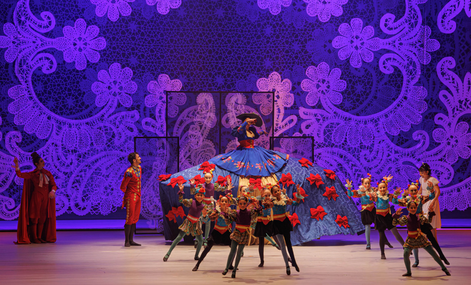 TEATRO GUAÍRA ENCERRA APRESENTAÇÕES O QUEBRA NOZES