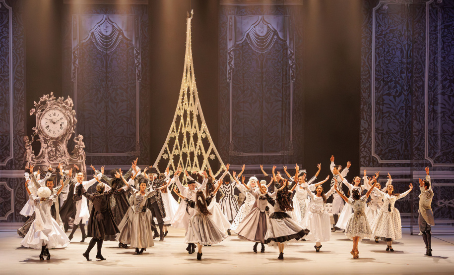 TEATRO GUAÍRA ENCERRA APRESENTAÇÕES O QUEBRA NOZES