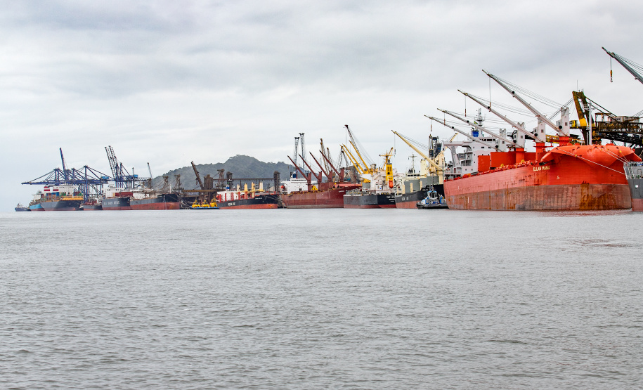 Mais de 62 milhões de toneladas são movimentadas nos portos paranaenses