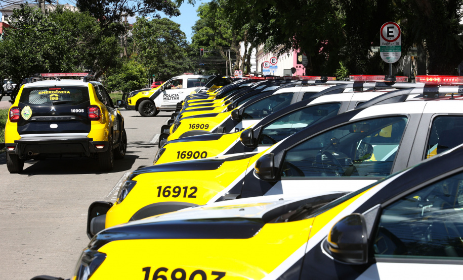 Reforço nas estradas: DER/PR entrega 36 viaturas e 5 cães ao Batalhão de Polícia Rodoviária