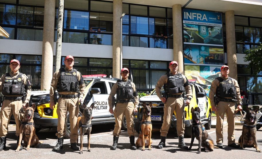 Reforço nas estradas: DER/PR entrega 36 viaturas e 5 cães ao Batalhão de Polícia Rodoviária