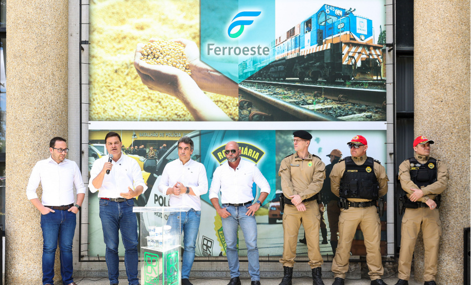 Reforço nas estradas: DER/PR entrega 36 viaturas e 5 cães ao Batalhão de Polícia Rodoviária