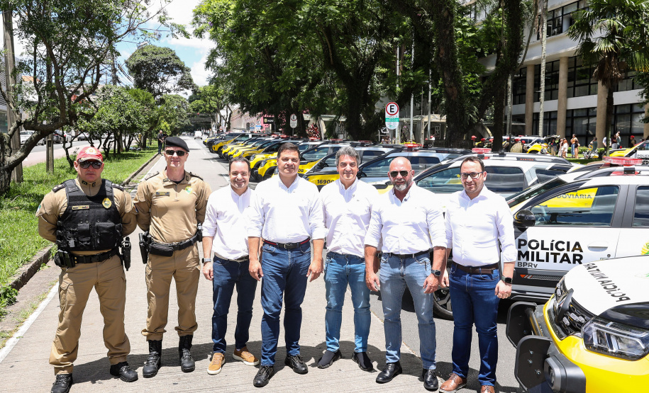Reforço nas estradas: DER/PR entrega 36 viaturas e 5 cães ao Batalhão de Polícia Rodoviária