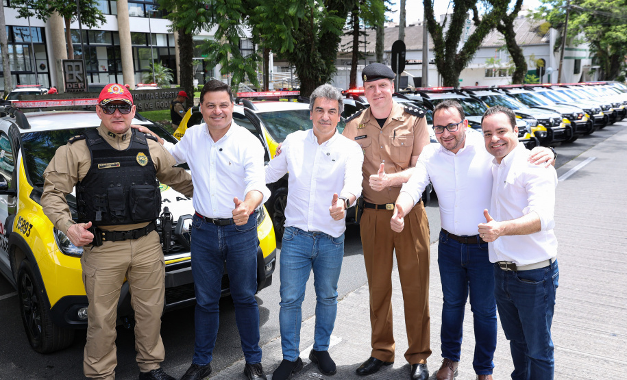 Reforço nas estradas: DER/PR entrega 36 viaturas e 5 cães ao Batalhão de Polícia Rodoviária