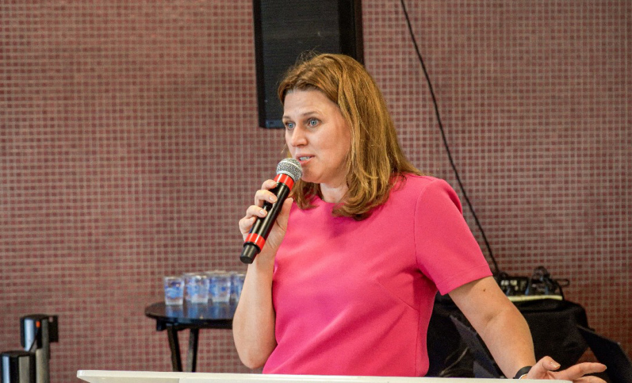 Primeiro voo direto do Paraguai desembarca lotado no Aeroporto Afonso Pena