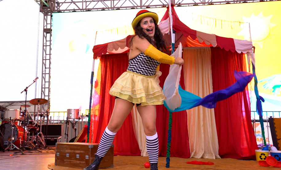 Espetáculo no Litoral mistura teatro e circo para conscientizar sobre importância da água