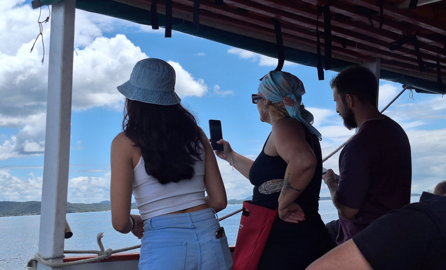 Baía dos Golfinhos: passeio é um dos favoritos dos turistas que descem do navio de cruzeiro em Paranaguá