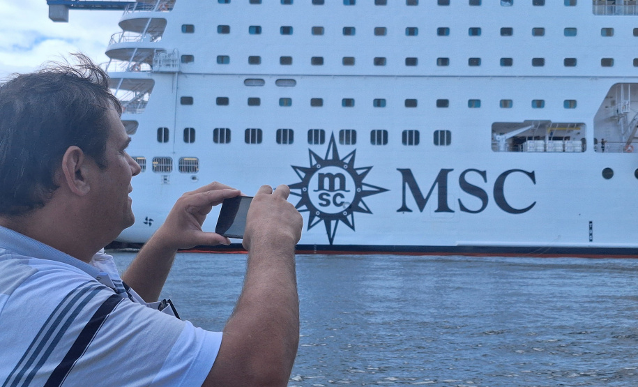 Baía dos Golfinhos: passeio é um dos favoritos dos turistas que descem do navio de cruzeiro em Paranaguá