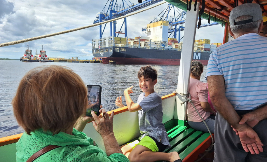 Baía dos Golfinhos: passeio é um dos favoritos dos turistas que descem do navio de cruzeiro em Paranaguá