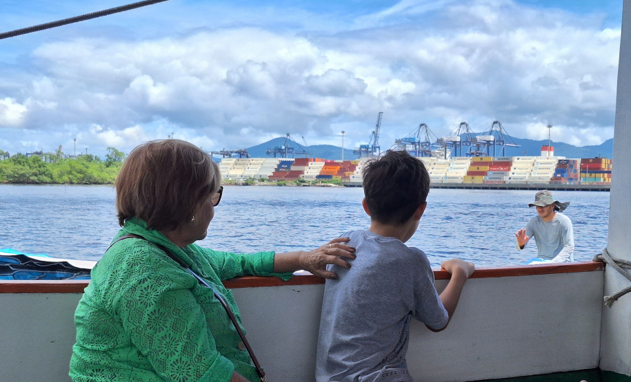 Baía dos Golfinhos: passeio é um dos favoritos dos turistas que descem do navio de cruzeiro em Paranaguá