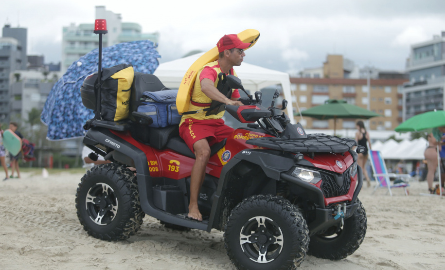 -Verão Maior Paraná: bombeiros resgatam mais de 900 pessoas em 40 dias no Litoral