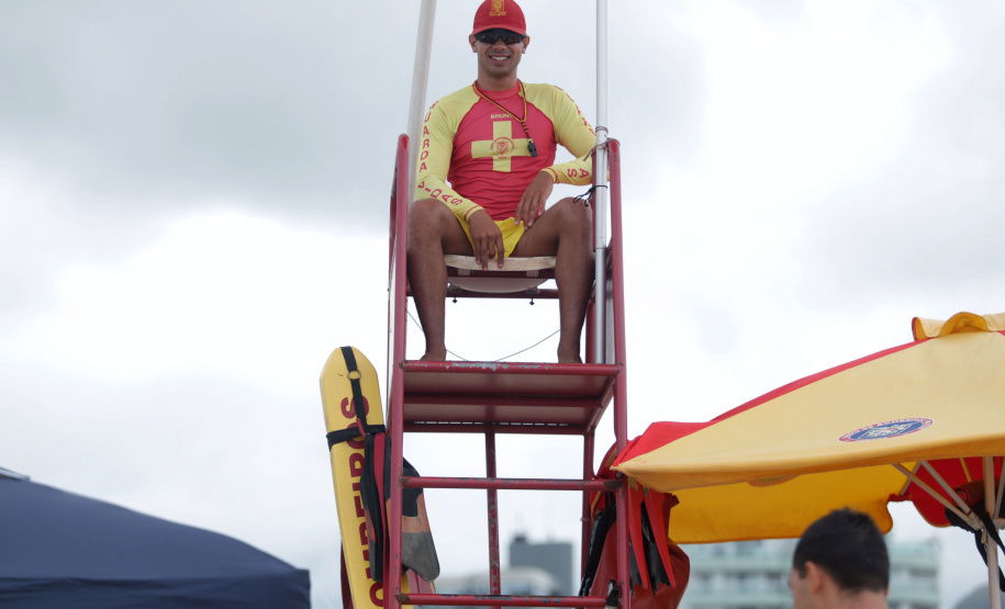 -Verão Maior Paraná: bombeiros resgatam mais de 900 pessoas em 40 dias no Litoral
