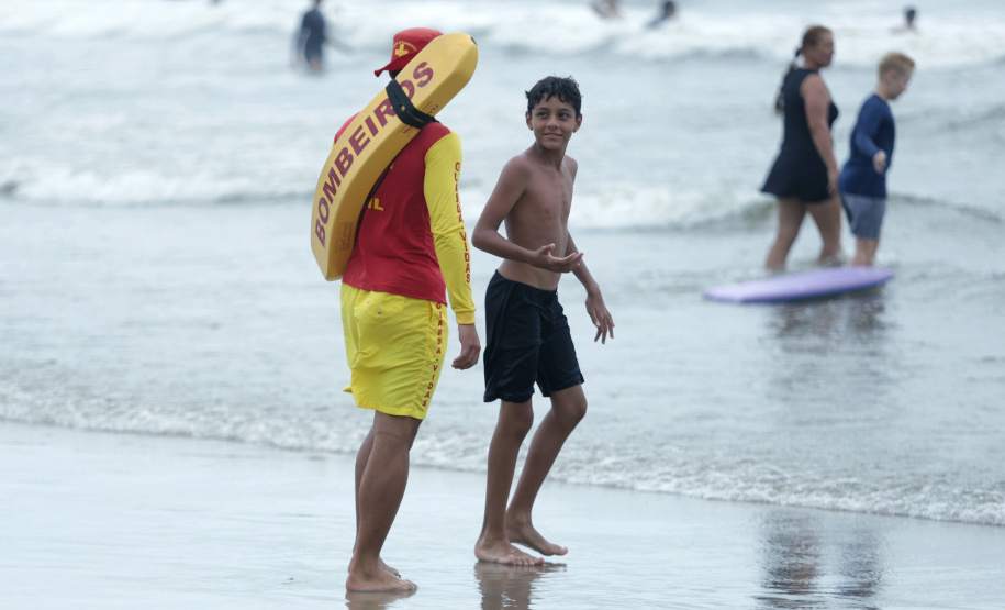 -Verão Maior Paraná: bombeiros resgatam mais de 900 pessoas em 40 dias no Litoral