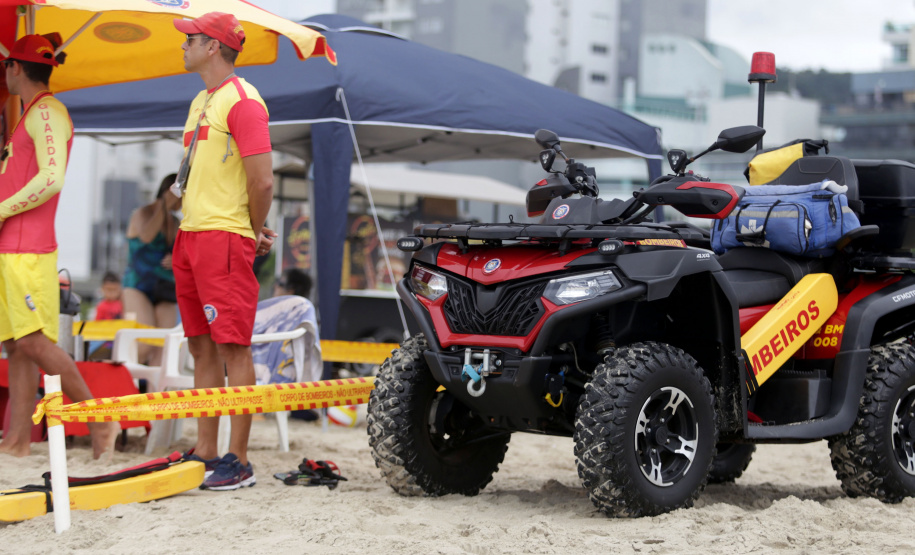 -Verão Maior Paraná: bombeiros resgatam mais de 900 pessoas em 40 dias no Litoral