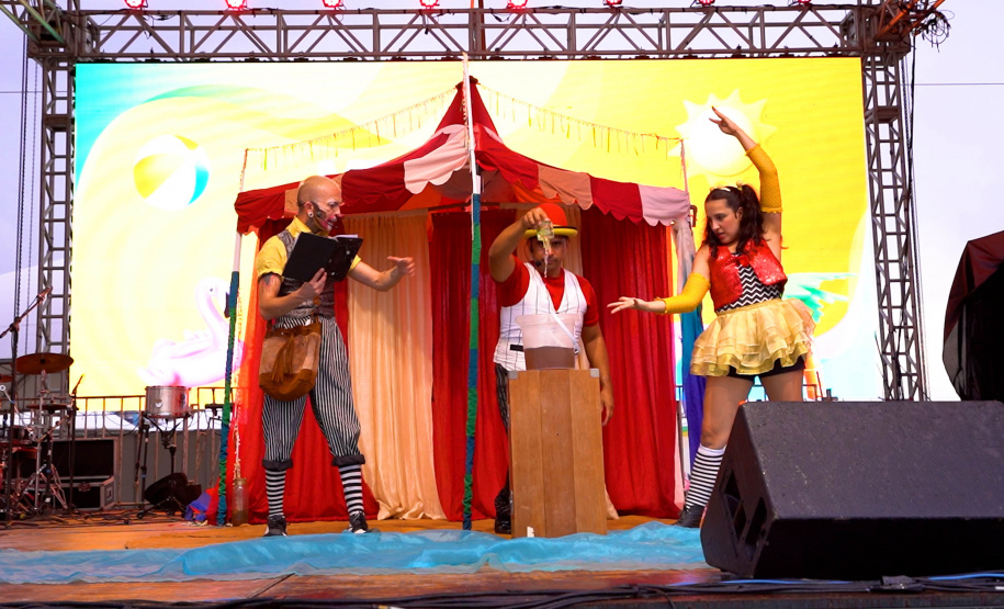 Espetáculo no Litoral mistura teatro e circo para conscientizar sobre importância da água