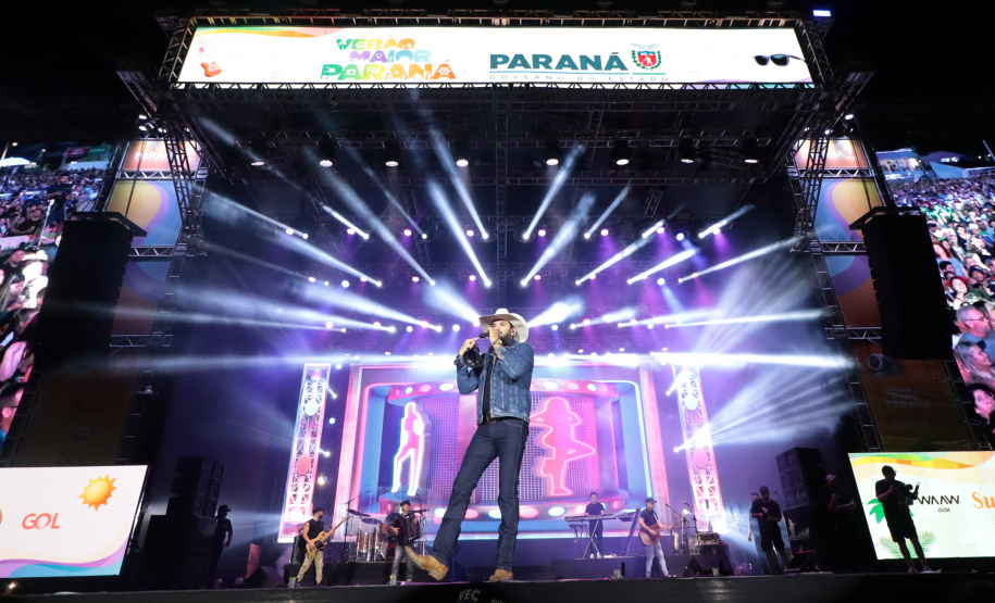 Sertanejo Loubet leva 19 mil pessoas à Arena Verão Maior de Pontal do Paraná