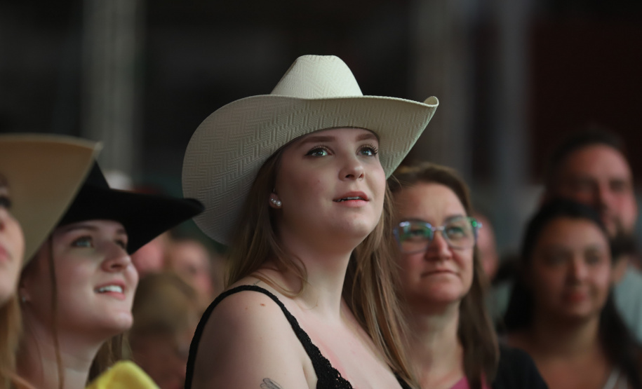 O cantor Loubet durante a apresentacao do seu show dentro da programacao do Verao Maior Parana, em Pontal do Parana