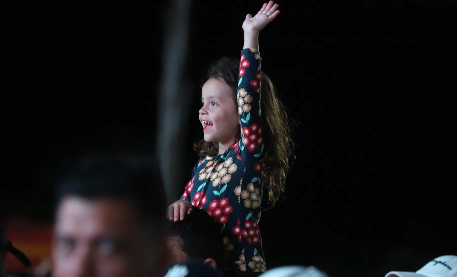 O cantor Loubet durante a apresentacao do seu show dentro da programacao do Verao Maior Parana, em Pontal do Parana