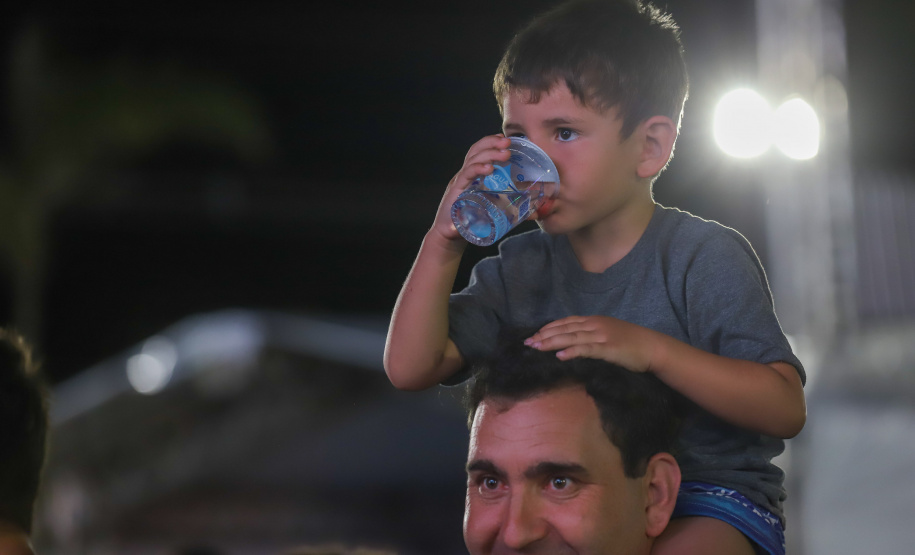 O cantor Loubet durante a apresentacao do seu show dentro da programacao do Verao Maior Parana, em Pontal do Parana
